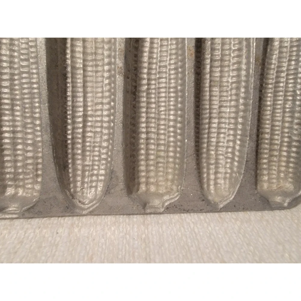 Vintage Antique Cast Iron‎ 7 Ear Cornbread Corn Stick Muffin Pan Corn Bread Mold